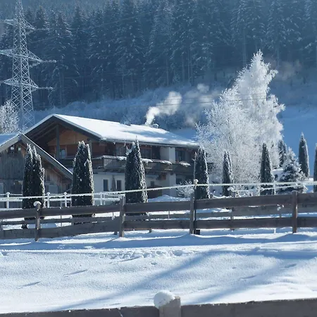 Landgut Edelweiss Bed & Breakfast 4*