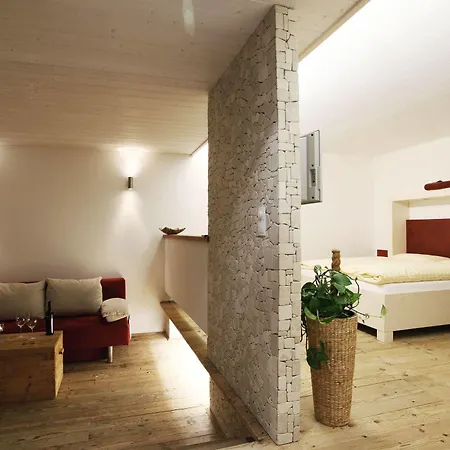 Landgut Edelweiss Bed & Breakfast 4*